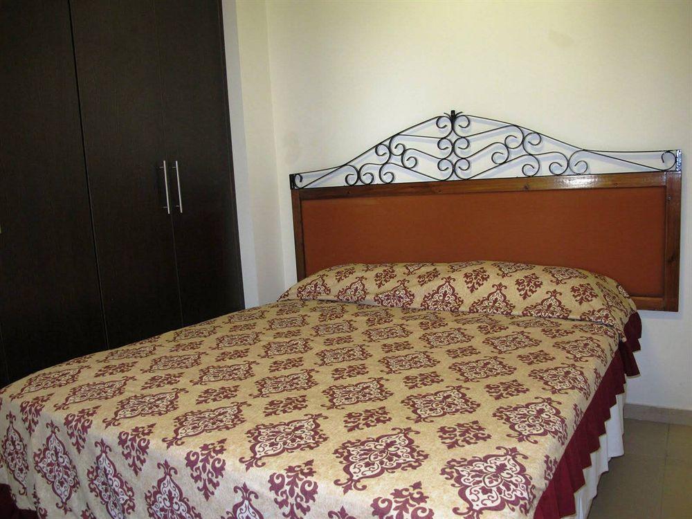 Eleonora Hotel Apartments ลาร์นาคา ภายนอก รูปภาพ
