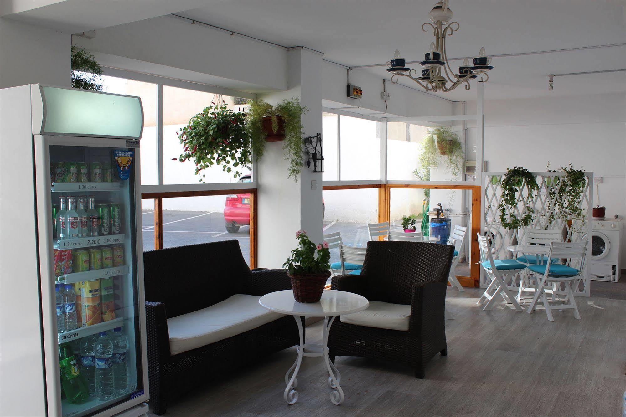 Eleonora Hotel Apartments ลาร์นาคา ภายนอก รูปภาพ