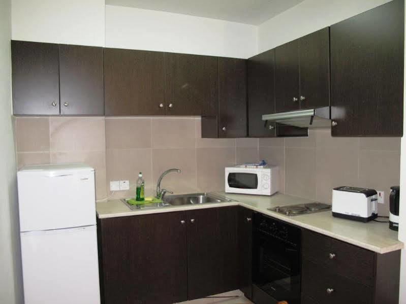 Eleonora Hotel Apartments ลาร์นาคา ภายนอก รูปภาพ