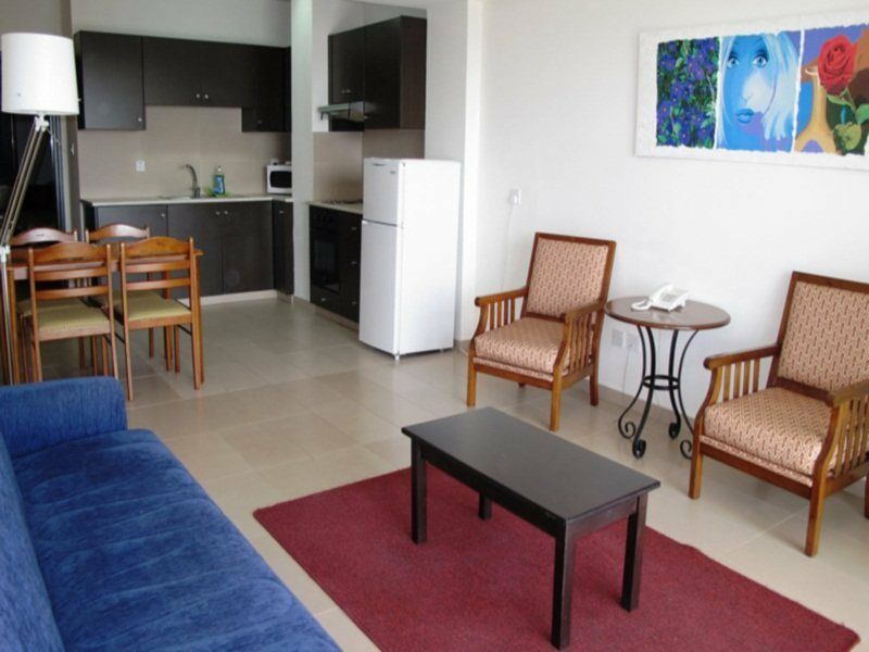 Eleonora Hotel Apartments ลาร์นาคา ภายนอก รูปภาพ