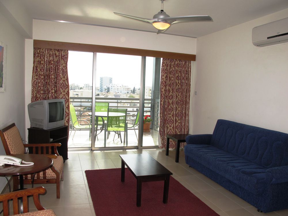 Eleonora Hotel Apartments ลาร์นาคา ภายนอก รูปภาพ